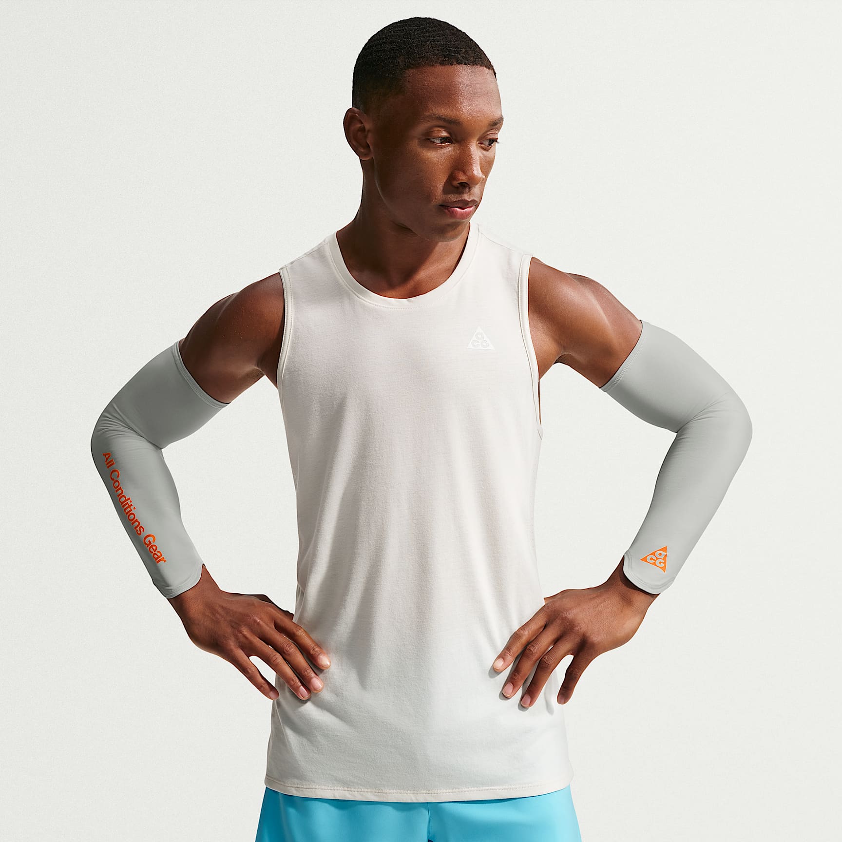 ナイキ NIKE ACG UVクーリングスリーブス アームカバーグレー、オレンジ NIKE公式】ナイキ ACG UV クーリング スリーブ (1ペア).オンライン